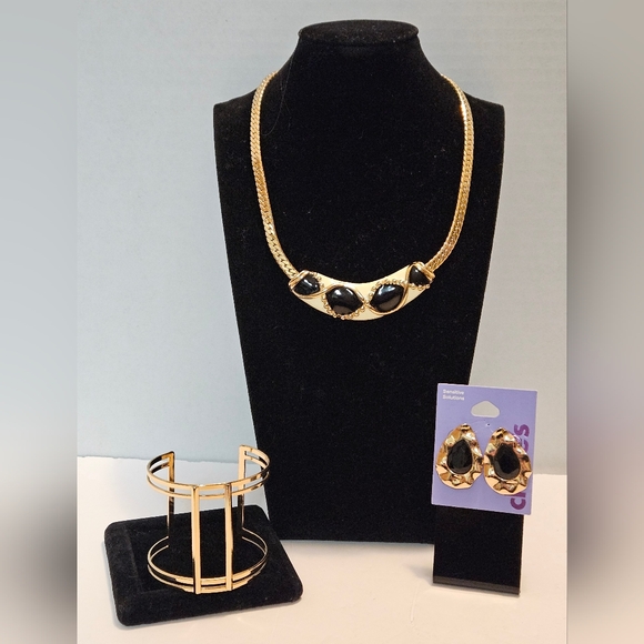 Claire's Jewelry - Gold Tone Choker Necklace Set with Black Accents